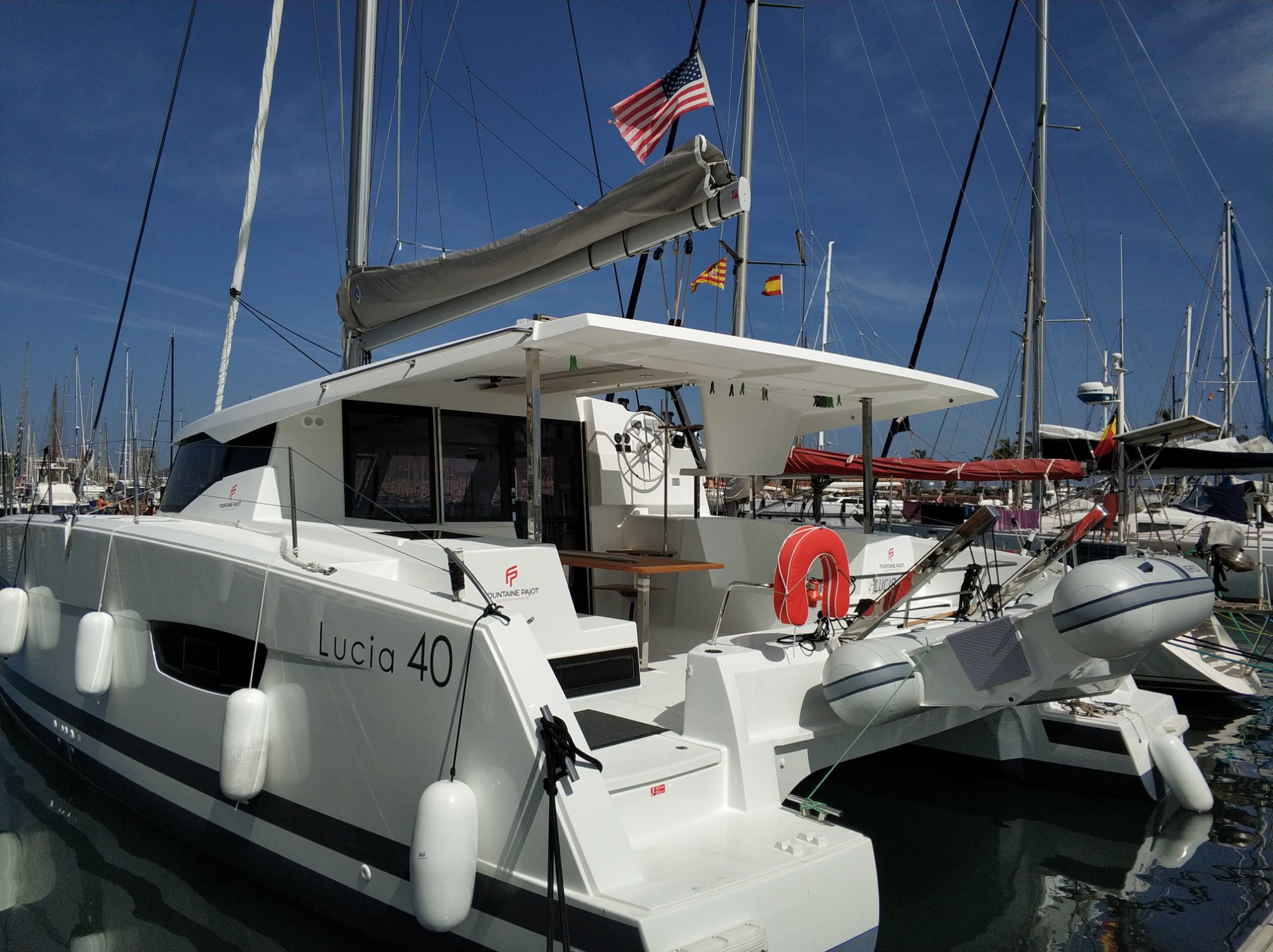 FP Lucia 40 — катамаран Fountaine Pajot